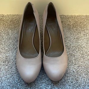 Clarks leather nude pumps, size 10. Gently worn.
